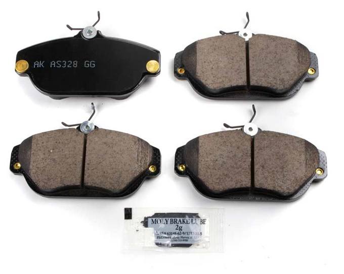 Volvo Disc Brake Pad Set - Front 31261183 - Akebono Euro Ultra-Premium EUR634